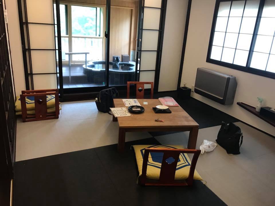 鶴亀大吉_客室2018